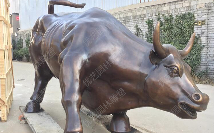华尔街铜牛雕塑