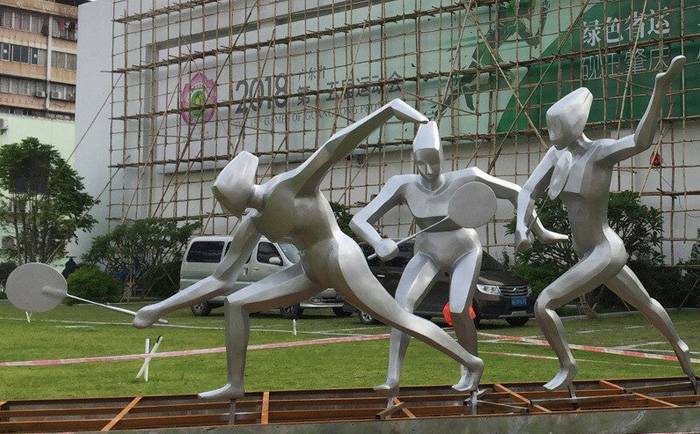 不锈钢抽象人物雕塑