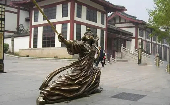 公孙大娘舞剑铜雕塑