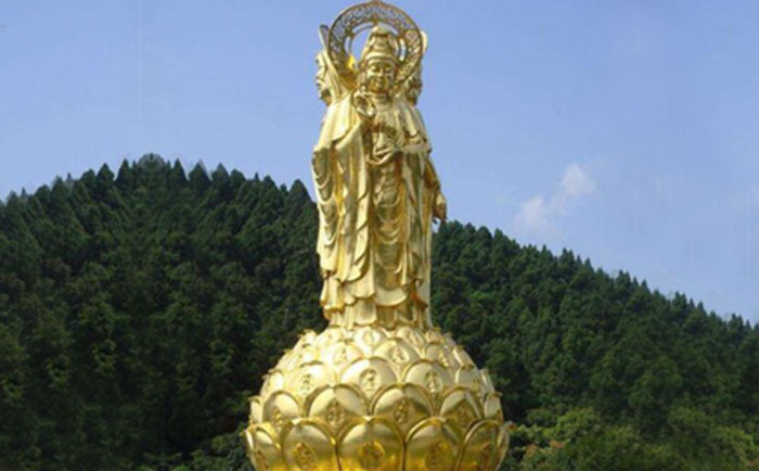 铜观音雕像
